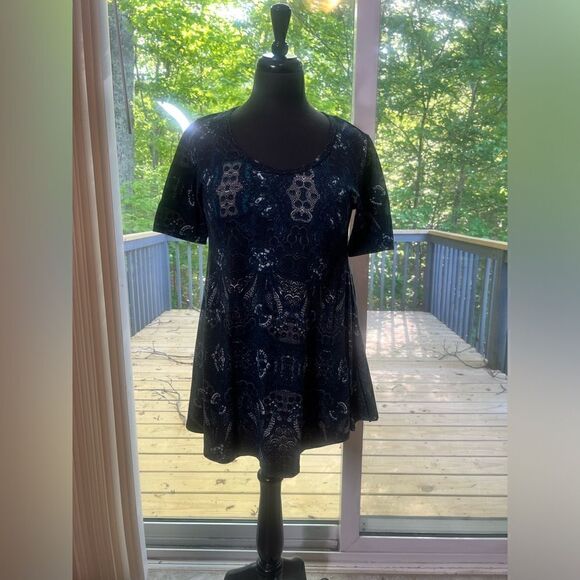 Lularoe T-shirt  - Picture 1 of 4